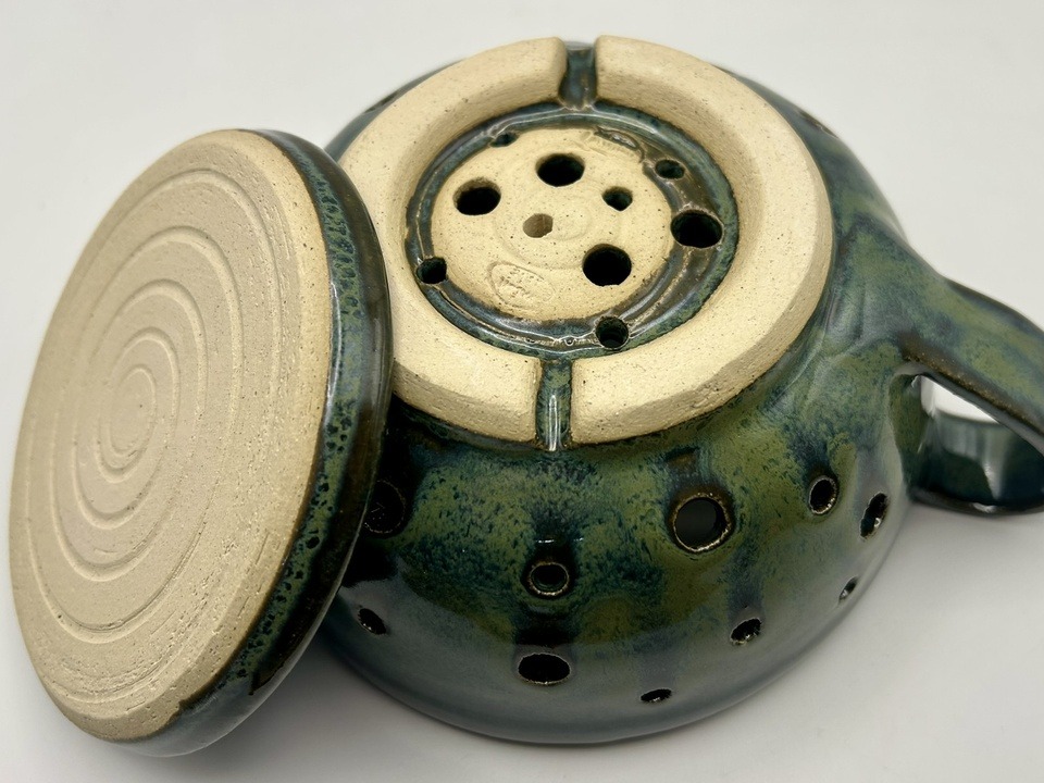 Berry Bowl w/ Dish in Luminous Turtleback Green - Image 4
