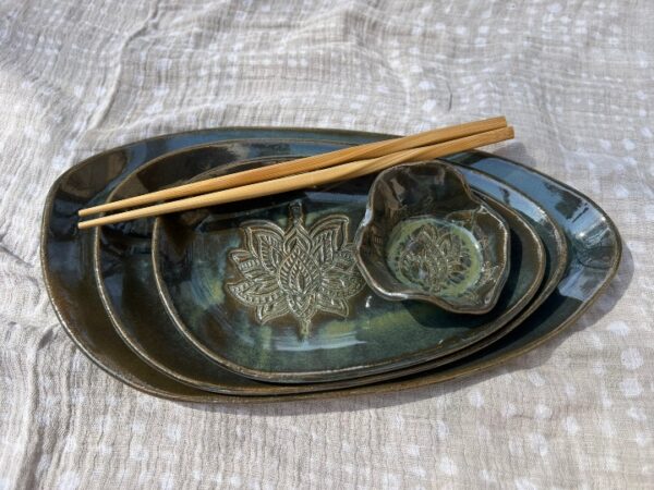 Pebble Plate Set w/ Lotus Flower in Turtleback Green