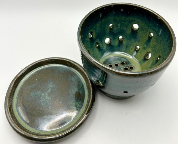 Small Berry Bowl w/ Dish in Luminous Turtleback Green - Image 3