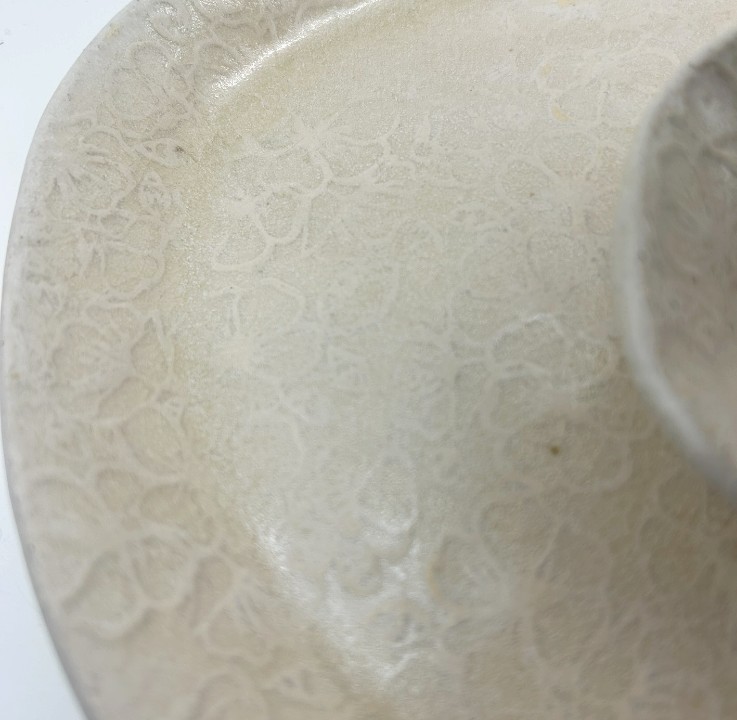 Pebble Plate Set w/ Cherry Blossoms in Winter White - Image 3