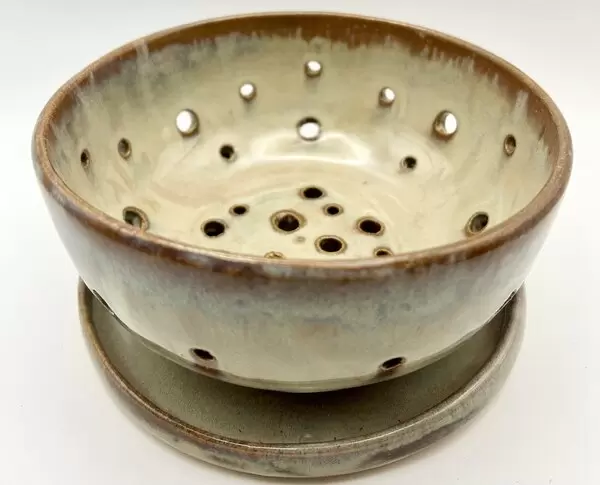 Berry Bowl w/ Dish in Rustic Pearl