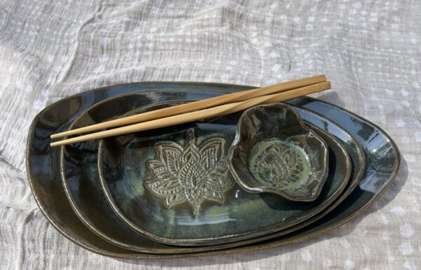 Pebble Plate Set w/ Lotus Flower in Turtleback Green