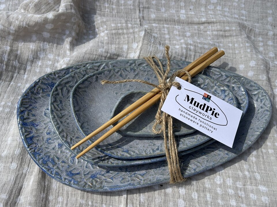 Pebble Plate Set w/ Vines in Periwinkle