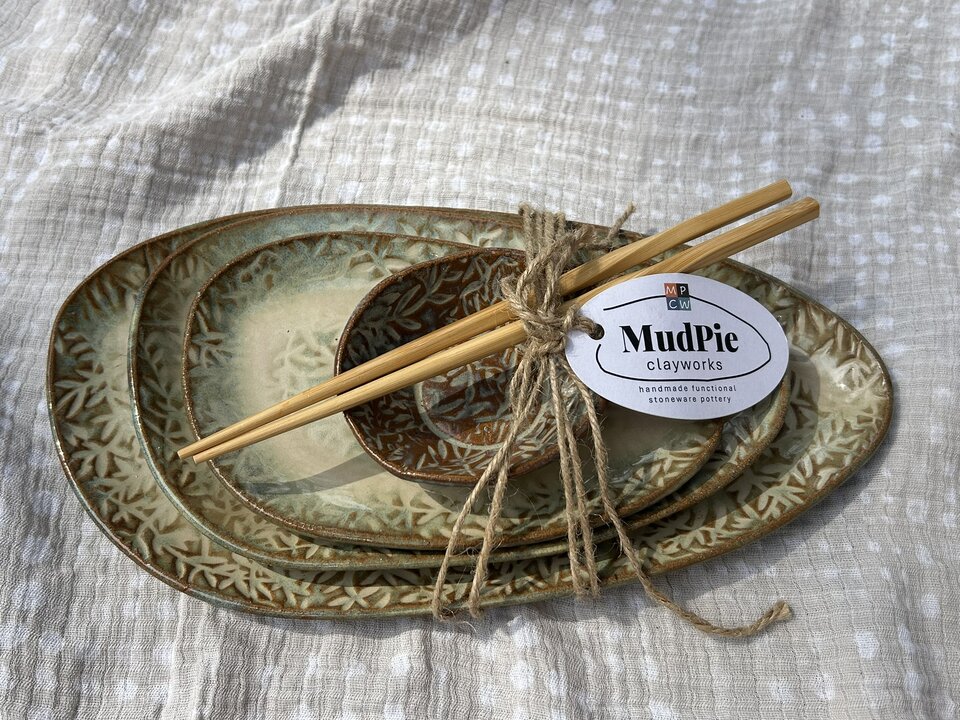 Pebble Plate Set w/ Vines in Rustic Pearl