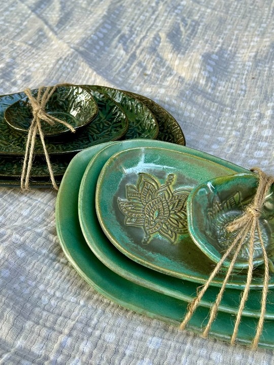 Pebble-Shaped Dishes