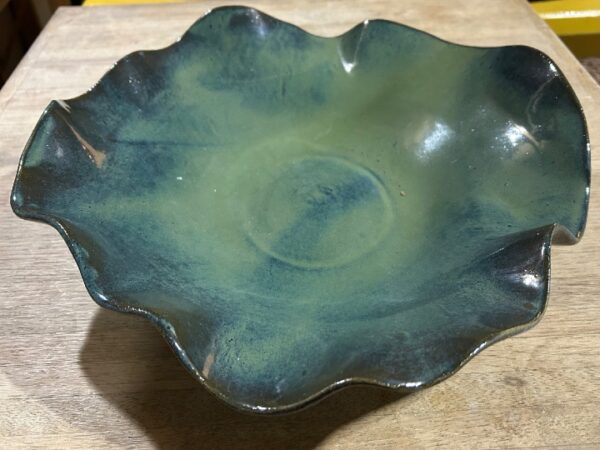 Large Wavy Serving Bowl in Luminous Turtleback Green
