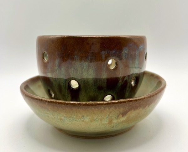 Berry Bowl w/ Dish in Copper Pearl