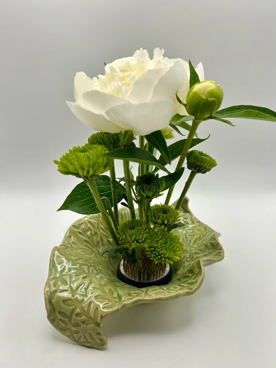 Leaf Ikebana Vase Embossed w/ Vines in Summer Green