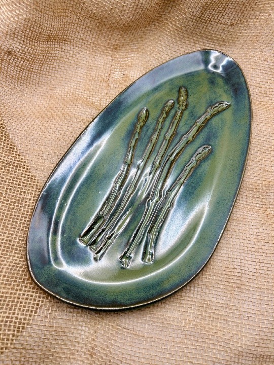 Pebble-Shaped, Embossed Asparagus Tray in Luminous Turtleback Green