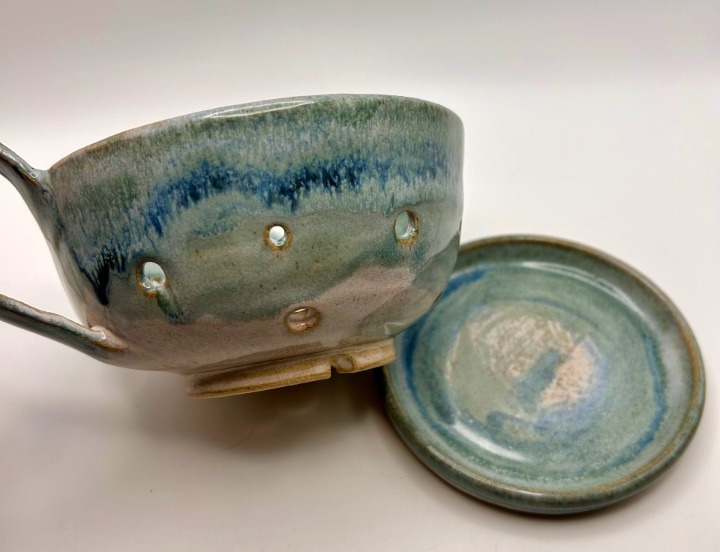 Berry Bowl w/ Dish in Cloudscape - Image 3